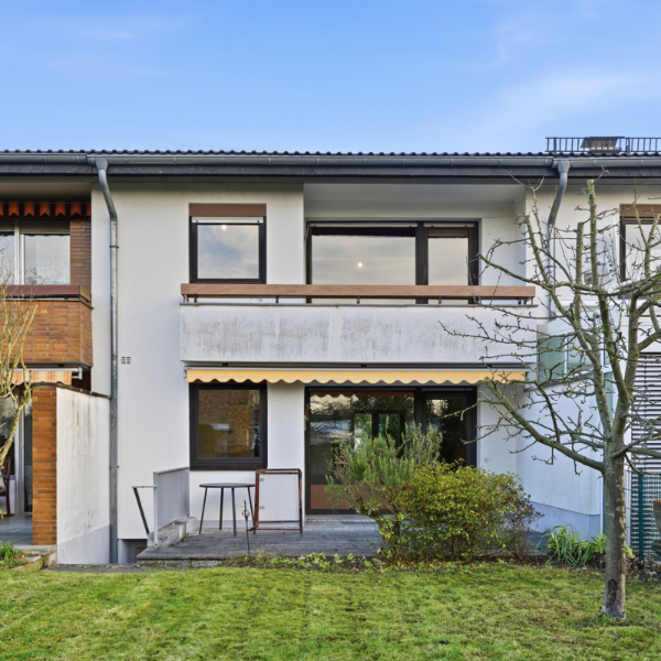 Reihenmittelhaus mit Terrasse, Loggia und Garage in Köln-Seeberg (50769 Köln)