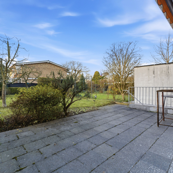 Reihenmittelhaus mit Terrasse, Loggia und Garage in Köln-Seeberg (50769 Köln)