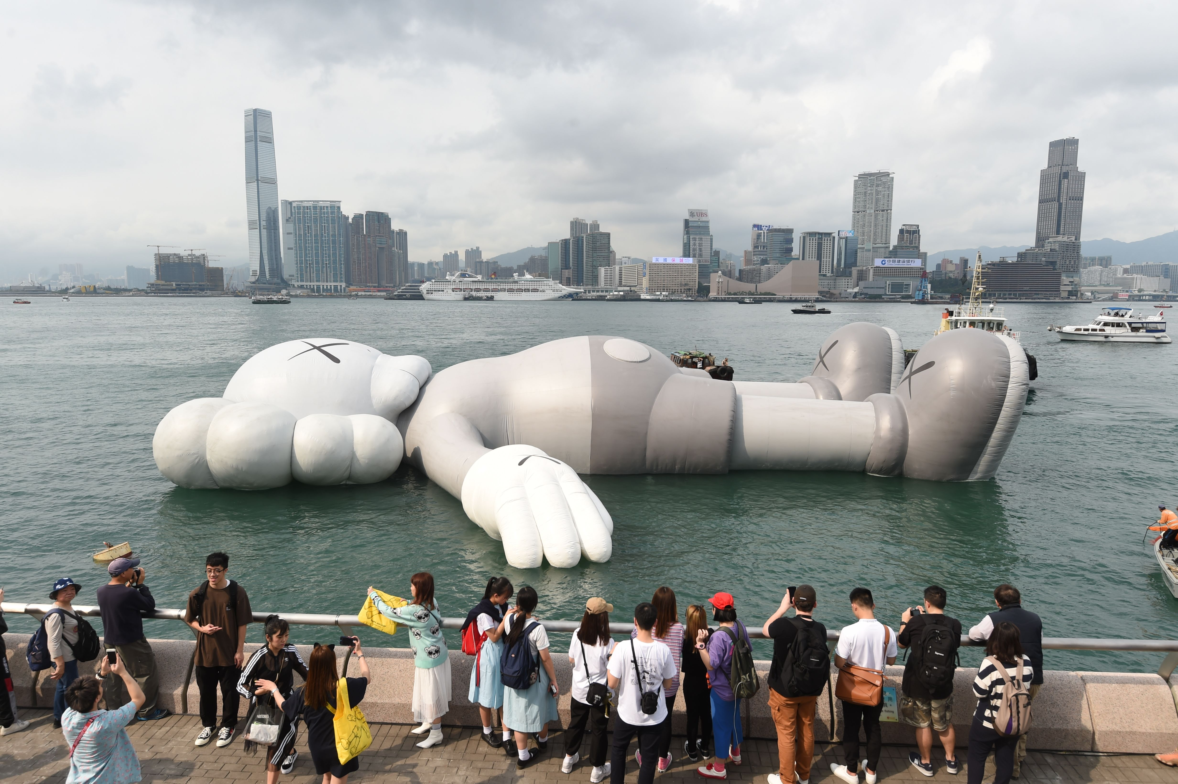sculpture KAWS