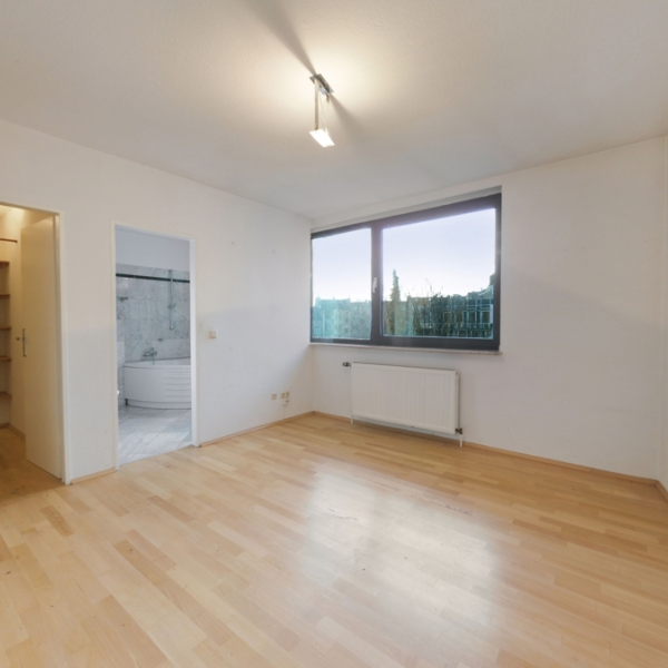 Maisonette Penthouse Wohnung mit Doppelgarage und weitere Nutzfläche im EG in Aachen - Zentrum (52062 Aachen)
