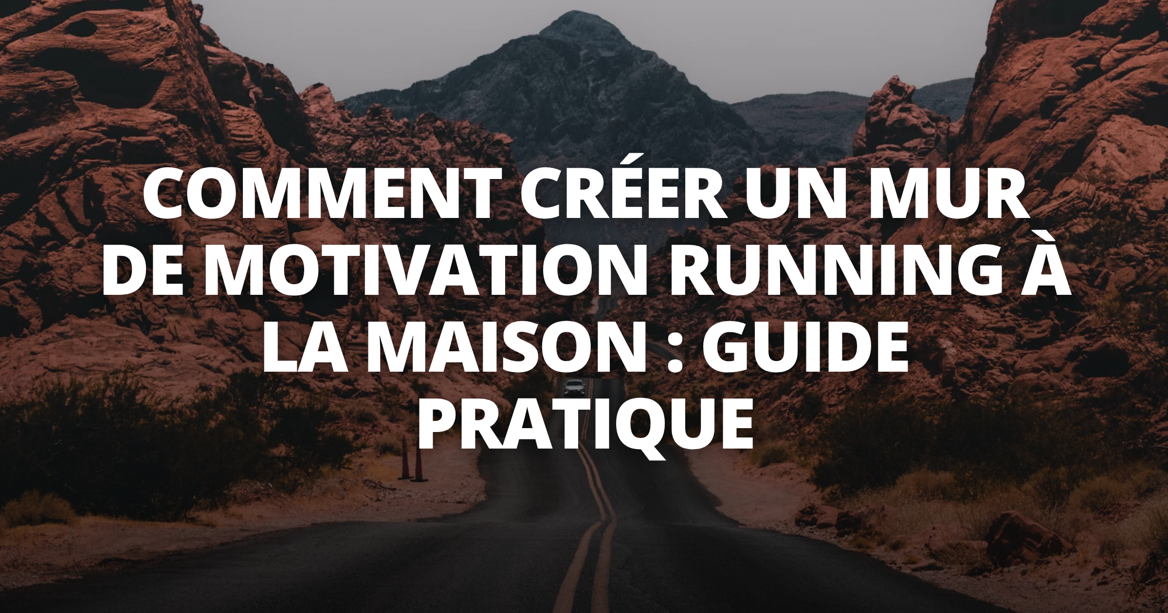 Mur de motivation running avec affiches de parcours, médailles et dossards encadrés dans un intérieur moderne