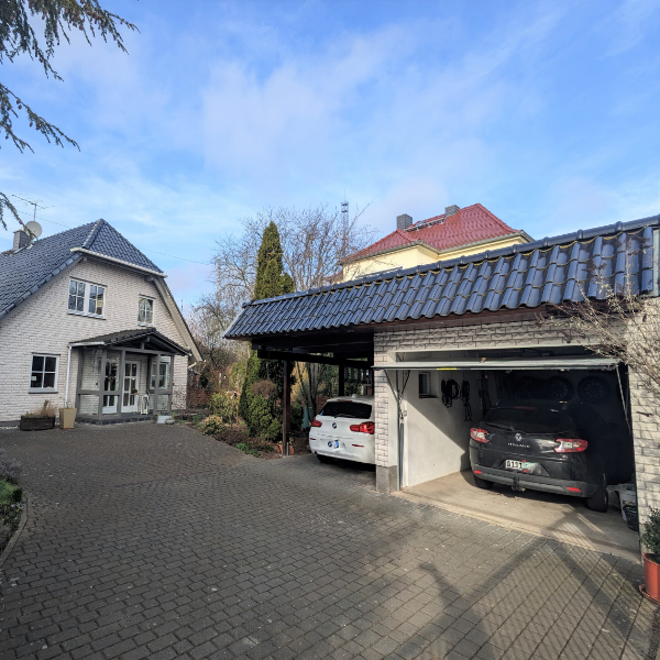 Zwei Einfamilienhäuser auf großem Eckgrundstück in Biederitz zu verkaufen! (39175 Biederitz)