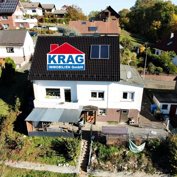 ++ KRAG Immobilien ++ am Ortsrand mit Aussicht ++ Hanggarten, Balkon, Garage & Pellet-Heizung ++ (35719 Angelburg)
