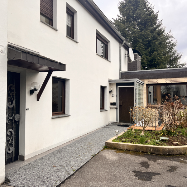 Schönes Mehrfamilienhaus in ruhiger Lage mit Blick ins Grüne (52078 Aachen)