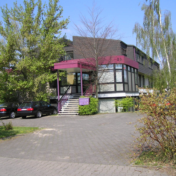 Büroetage mit eigenem Eingang und Stellplätzen im Gewerbegebiet (61381 Friedrichsdorf)
