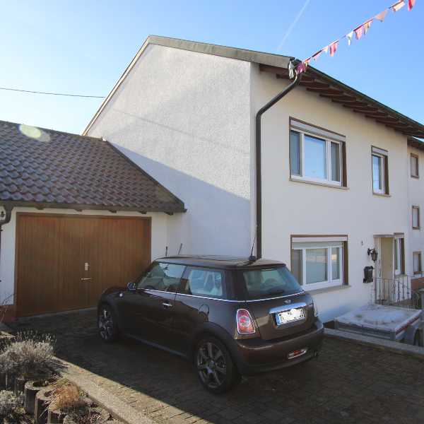PROVISIONSFREI - Doppelhaushälfte mit großer Garage -z.Zt. vermietet - (78597 Irndorf)