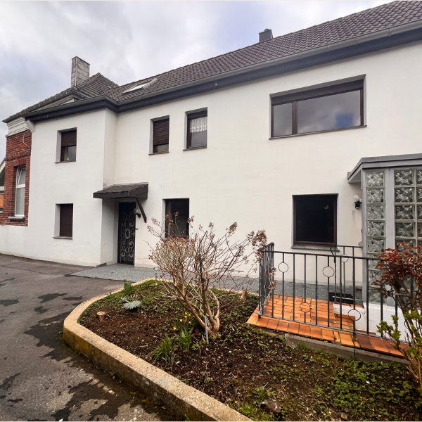 Schönes Mehrfamilienhaus in ruhiger Lage mit Blick ins Grüne (52078 Aachen)