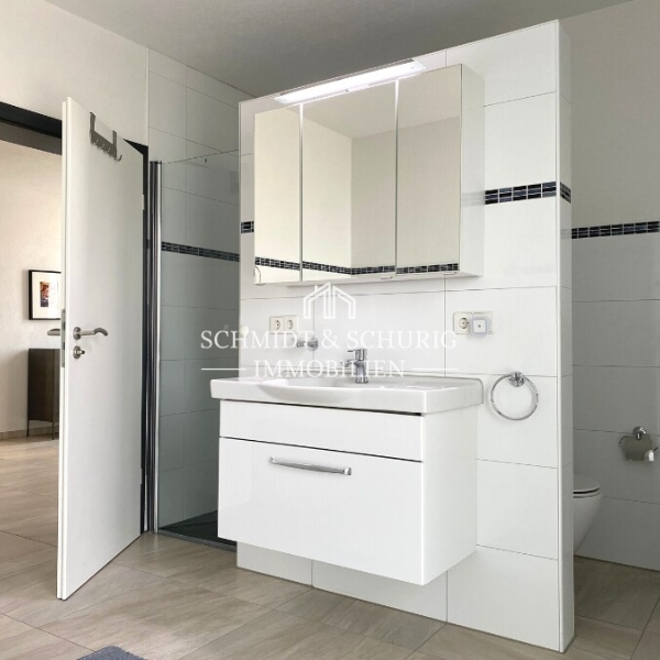 Raumwunder auf zwei Ebenen mit Balkon, Terrasse und Gartenbereich (76689 Karlsdorf-Neuthard / Karlsdorf)