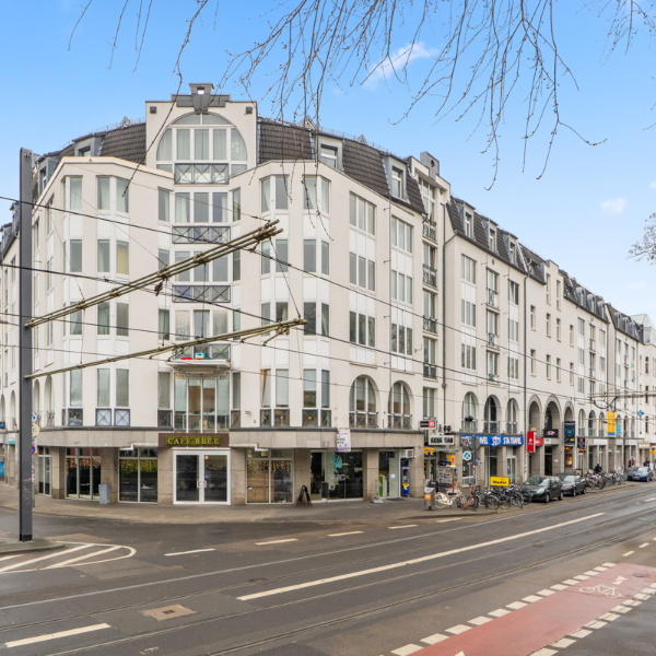 Perfekt geschnittene 2-Zimmer Wohnung mit Tiefgaragenstellplatz in Uni-nähe direkt am inneren Grüngürtel (50674 Köln)