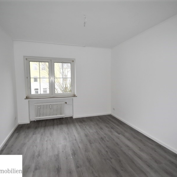 Angebot 145_3. Frisch renovierte 2-Zimmerwohnung mit Loggia in Düsseldorf Hassels. (40599 Düsseldorf)