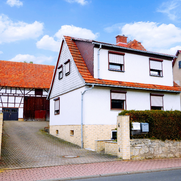 Großer Hof mit Einfamilienhaus und großem Garten in Behringen zu verkaufen! (99326 Stadtilm)