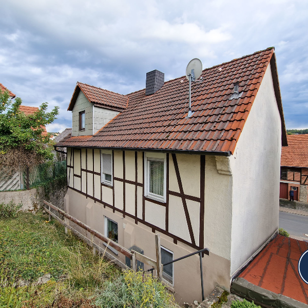 Provisionsfrei: Gemütliches Einfamilienhaus mit Scheune (36169 Rasdorf)