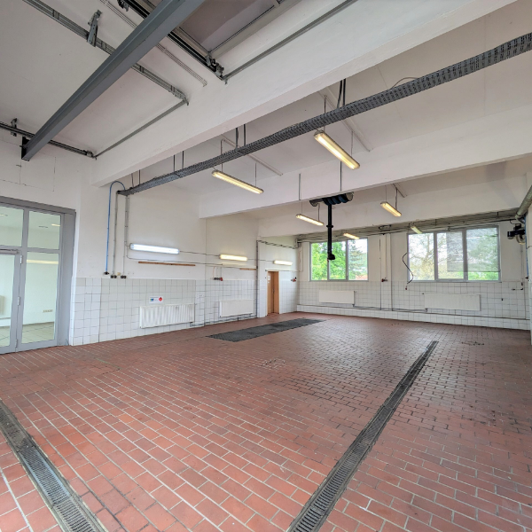 Kfz Werkstatt mit 30 Stellplätzen, Büro- und Lagerfläche zu vermieten! (98617 Meiningen)