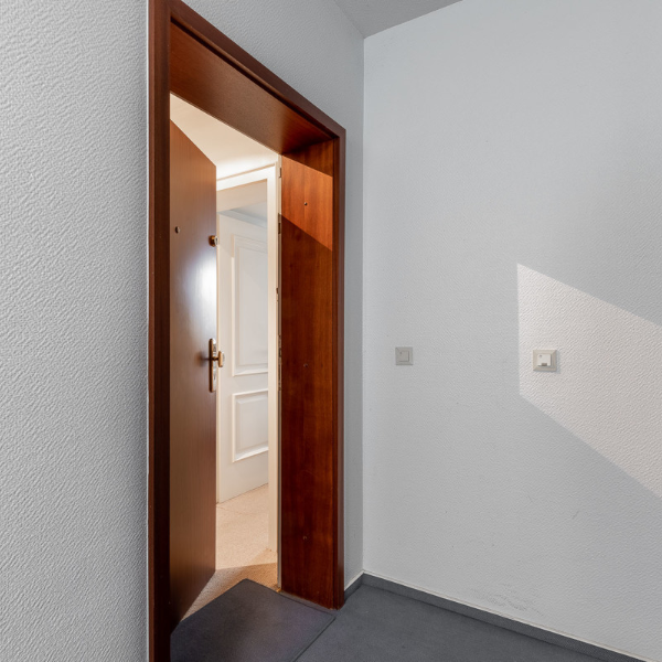 Möblierte 2-Zimmer Wohnung mit direktem Zugang zum Feenteich (22085 Hamburg)