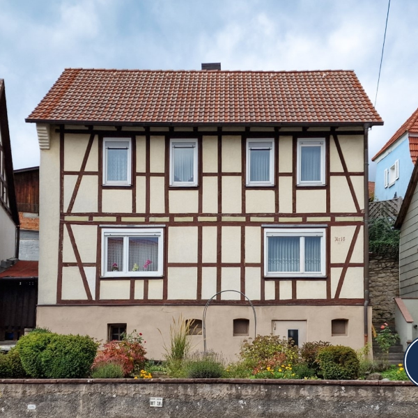 Provisionsfrei: Gemütliches Einfamilienhaus mit Scheune (36169 Rasdorf)