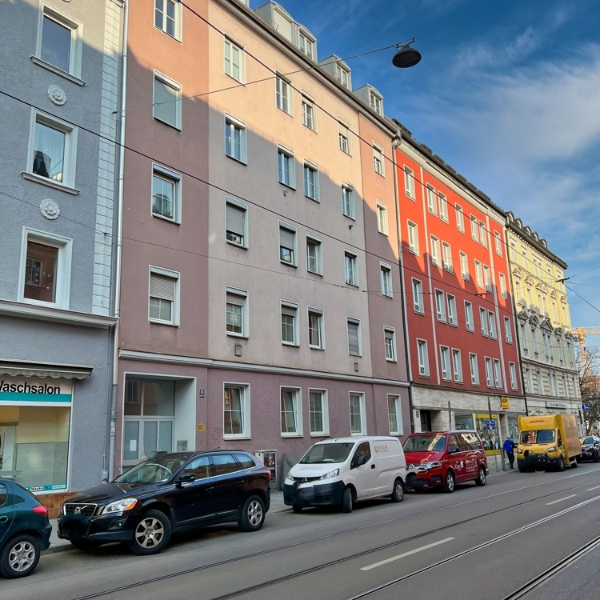 *Charmante Dachgeschosswohnung in begehrter  Wohnlage nahe der Isar* (81541 München / Au)