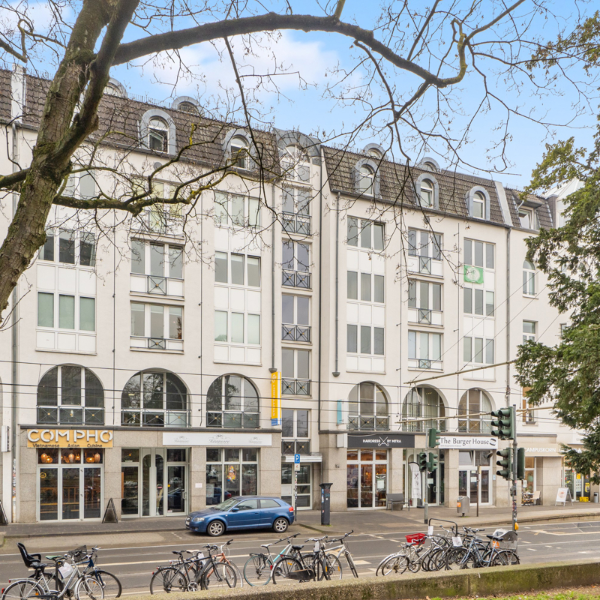 Perfekt geschnittene 2-Zimmer Wohnung mit Tiefgaragenstellplatz in Uni-nähe direkt am inneren Grüngürtel (50674 Köln)