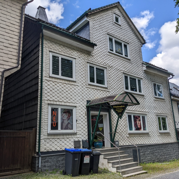 2-3-Familienhaus in Top-Zustand im Herzen von Großbreitenbach zu verkaufen! (98701 Großbreitenbach)