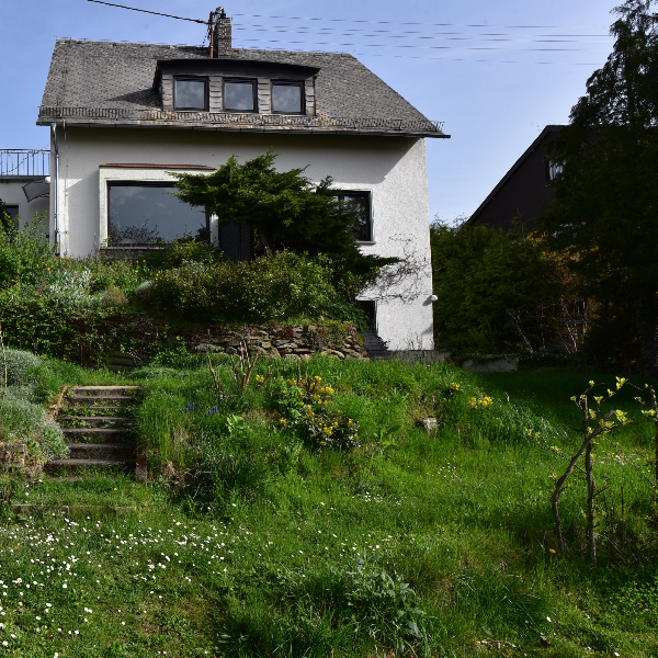 Einfamilienhaus mit süßem Garten und grünem Weitblick! (35647 Waldsolms)