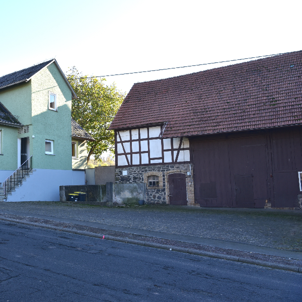 Ehem. Hofreite (Massivhaus) mit Garten, gr. Scheune und Hoffläche. Grüner Blick, schöne Landschaft. (35321 Laubach)