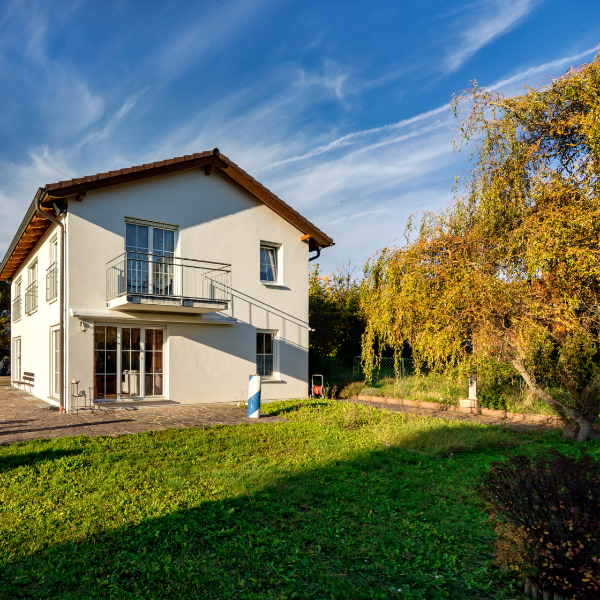 Einfamilienhaus mit herrlichem Weitblick und viel Natur (82205 Geisenbrunn)