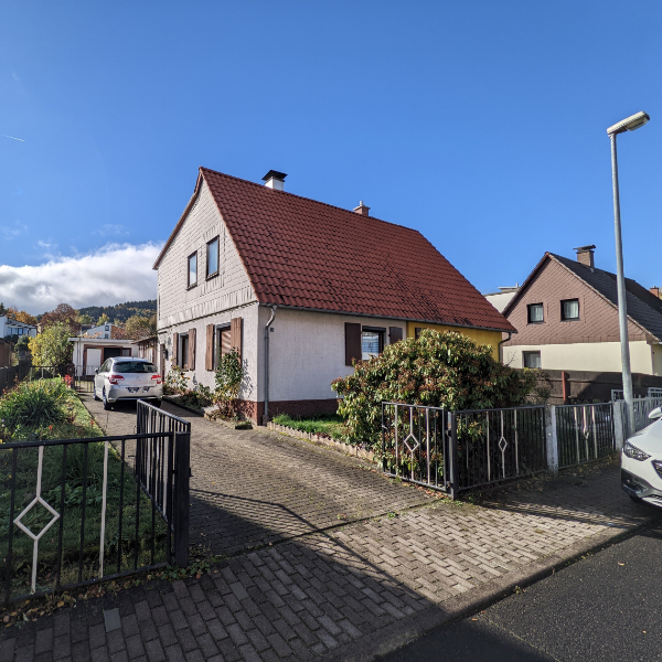 Doppelhaushälfte mit großem Garten in Ilmenau zu verkaufen! (98693 Ilmenau)