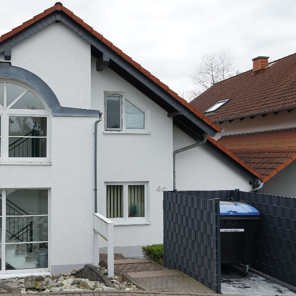 KÄUFERPROVIONSFREI! Gut ausgestattete DG-Wohnung (3-ZKBB) im 1. Stock (61279 Grävenwiesbach)